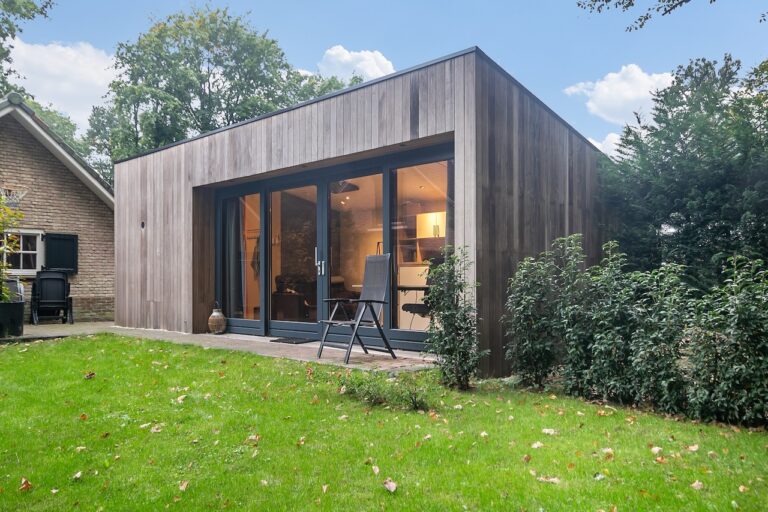 Mancave in de tuin